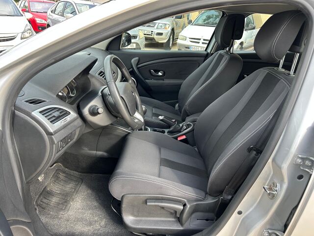 RENAULT MEGANE ESTATE 1.5 DCI SPANISH LHD IN SPAIN ONLY 70000 MILES SUPERB 2011